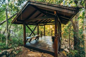 A romantic Villa Paradise Cove hut in the Whitsunday and Airlie Beach rainforest to have a small wedding ceremony.